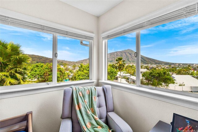 1000 Kaolo St, Honolulu, HI 96825 - sunroom with a mountain view
