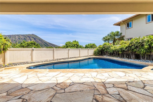 1000 Kaolo St, Honolulu, HI 96825 - view of swimming pool featuring a mountain view, a fenced backyard, and a patio