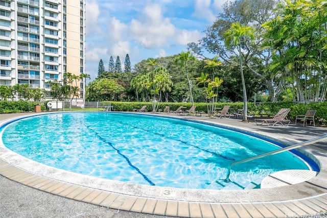 1511 Nuuanu Ave Unit 922, Honolulu, HI 96817 - community pool featuring a patio and fence