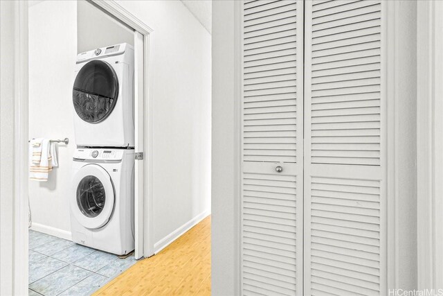 91-490 Puamaeole St Unit 46C, Ewa Beach, HI 96706 - laundry room featuring stacked washer and clothes dryer and baseboards