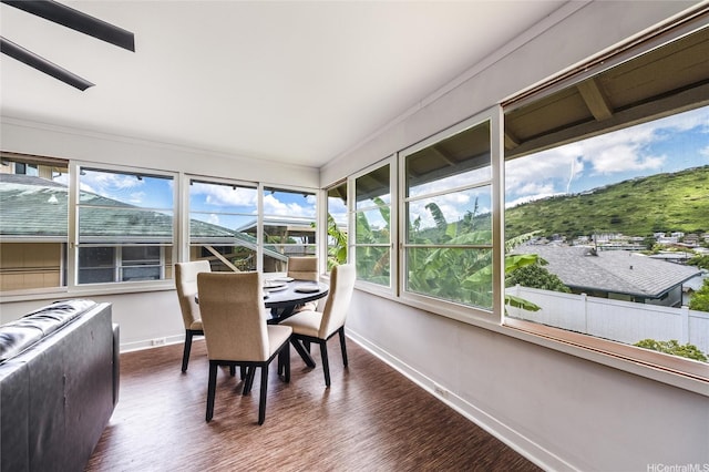 1924 10th Ave, Honolulu, HI 96816 - sunroom featuring outdoor dining area