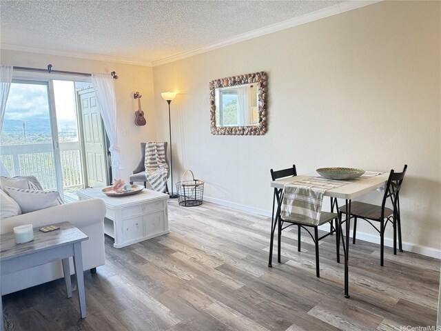 94-637 Kahakea St Unit 3I, Waipahu, HI 96797 - living room featuring a textured ceiling, crown molding, light wood-style flooring, and baseboards