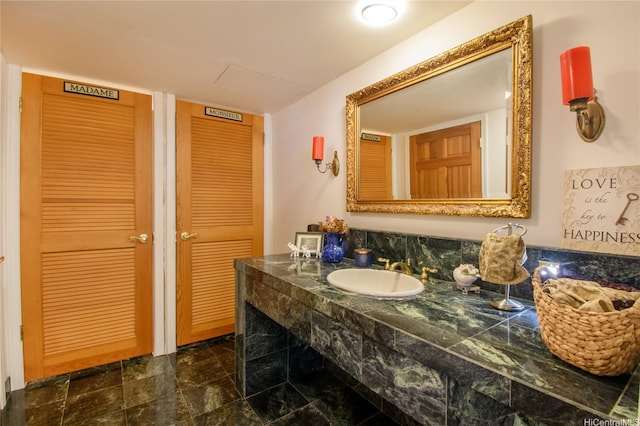 bathroom with vanity