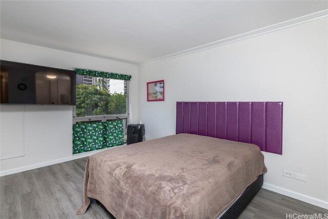 469 Ena Rd Unit 505, Honolulu, HI 96815 - bedroom with crown molding, baseboards, and wood finished floors