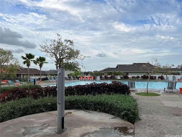91-3525 Kauluakoko St Unit 2213, Ewa Beach, HI 96706 - community pool with a patio area