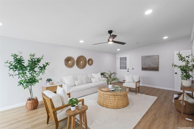 living room featuring light wood-style floors, ceiling fan, baseboards, and recessed lighting