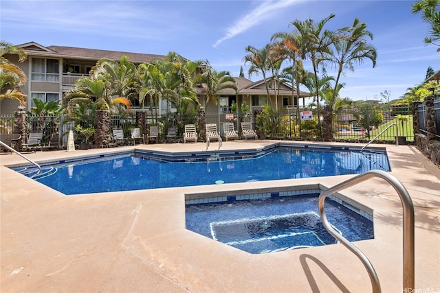 95-510 Wikao St Unit F206, Mililani, HI 96789 - community pool featuring fence and a community hot tub
