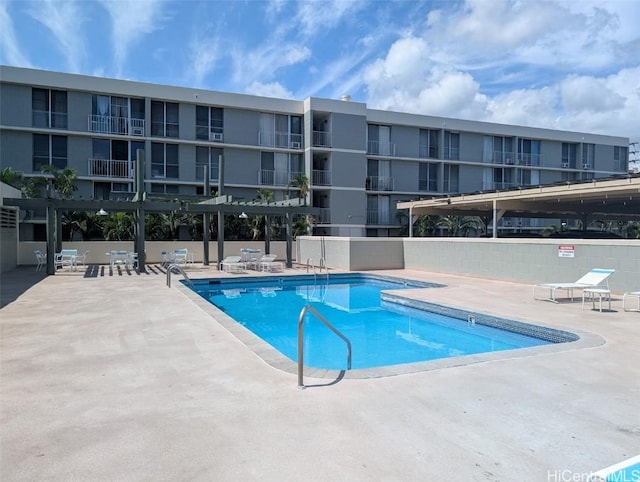 2845 Waialae Ave Unit 116, Honolulu, HI 96826 - pool with fence and a patio area