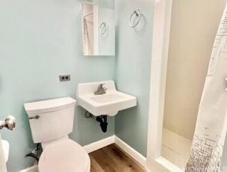 1511 Nuuanu Ave Unit 337, Honolulu, HI 96817 - bathroom featuring curtained shower and wood finished floors