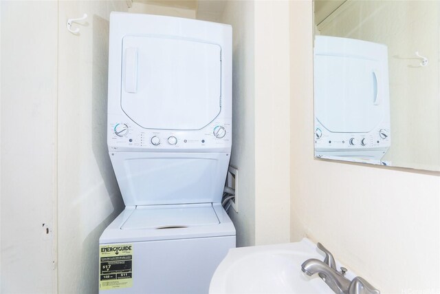 4202 Keanu St Unit 4, Honolulu, HI 96816 - laundry room featuring stacked washing machine and dryer