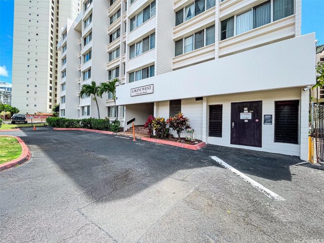 5122 Likini St Unit 616, Honolulu, HI 96818 - view of apartment building / complex featuring uncovered parking