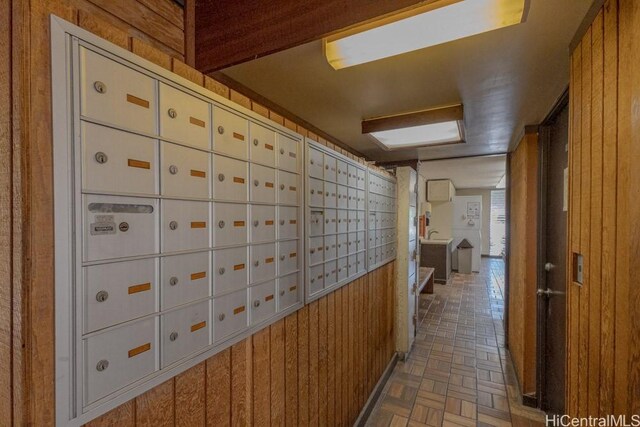5122 Likini St Unit 616, Honolulu, HI 96818 - hallway featuring mail area