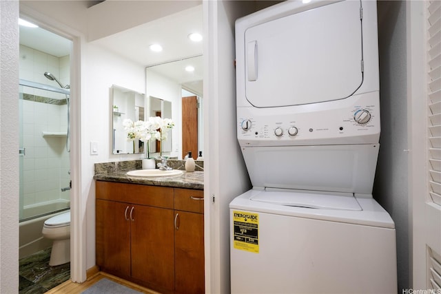 46-058 Aliikane Pl Unit 2114, Kaneohe, HI 96744 - laundry room with stacked washer / dryer