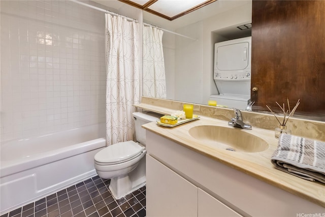 full bath with toilet, stacked washer and clothes dryer, shower / bath combo with shower curtain, vanity, and tile patterned flooring