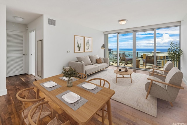 1189 Waimanu St Unit 3502, Honolulu, HI 96814 - living area featuring visible vents, a water view, and wood finished floors