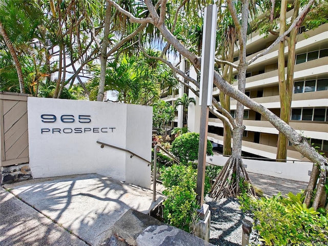 view of property exterior