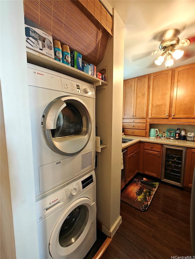 laundry room featuring stacked washer / dryer, beverage cooler, dark wood-style floors, and ceiling fan