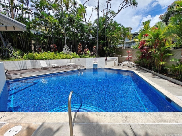 965 Prospect St Unit 307, Honolulu, HI 96822 - view of swimming pool featuring a fenced backyard and a patio area