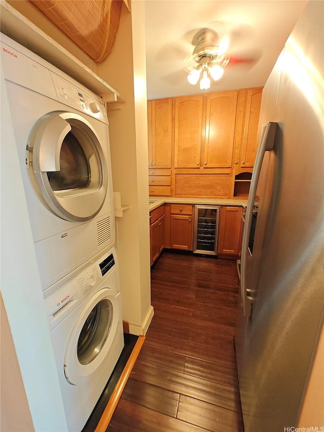 965 Prospect St Unit 307, Honolulu, HI 96822 - washroom featuring stacked washer / dryer, beverage cooler, dark wood finished floors, a bar, and ceiling fan