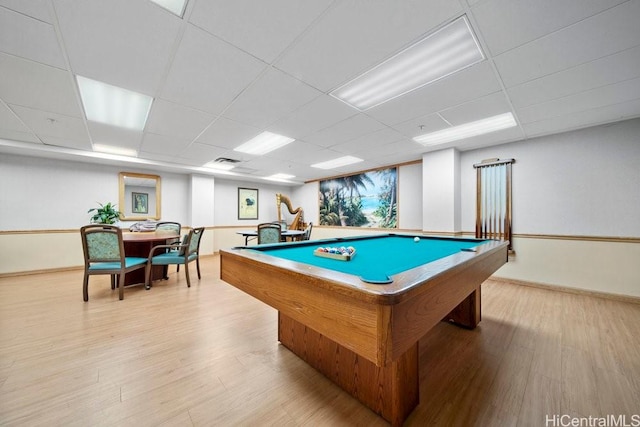 1314 Kalakaua Ave Unit 906, Honolulu, HI 96826 - rec room featuring billiards, light wood-style flooring, a drop ceiling, and baseboards