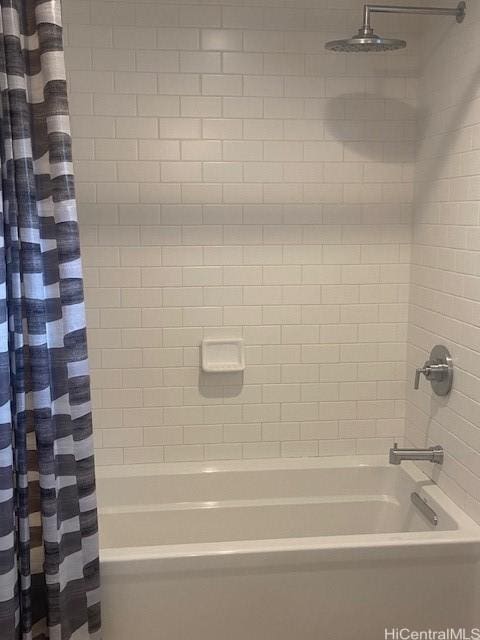 full bathroom featuring shower / bath combo