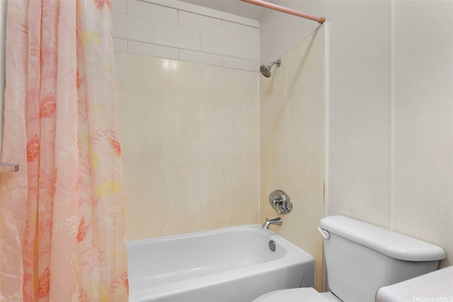 bathroom featuring shower / bath combo with shower curtain and toilet