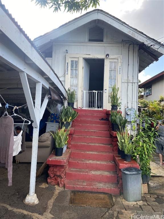 view of property entrance
