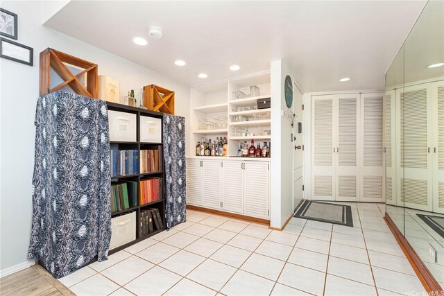 1022 Prospect St Unit 704A, Honolulu, HI 96822 - entrance foyer featuring recessed lighting, light tile patterned floors, a bar, and baseboards