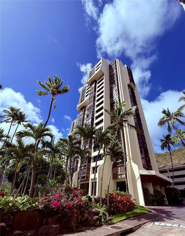 521 Hahaione St Unit 2-15L, Honolulu, HI 96825 - view of property