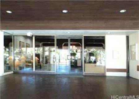 2140 Kuhio Ave Unit 801, Honolulu, HI 96815 - building lobby featuring recessed lighting
