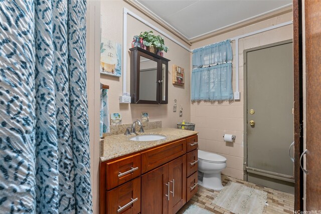 2765 Kapiolani Blvd Unit 107, Honolulu, HI 96826 - bathroom with toilet, vanity, and a shower with shower curtain