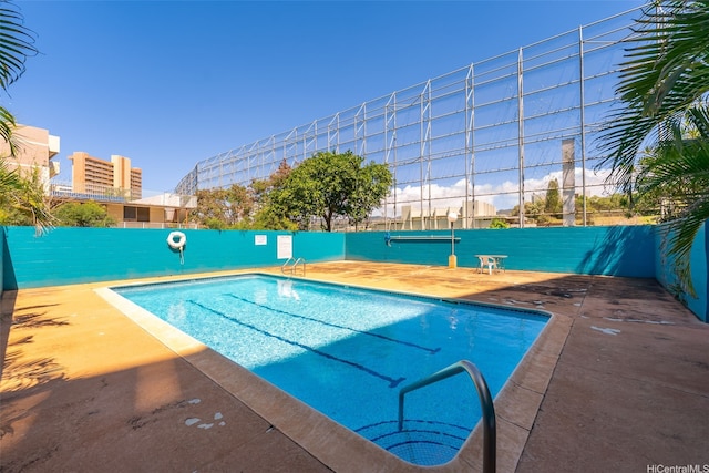 1031 Ala Napunani St Unit 401, Honolulu, HI 96818 - community pool with fence