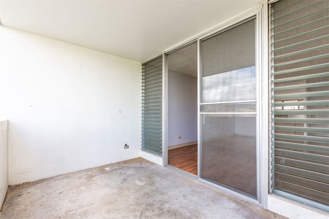 1031 Ala Napunani St Unit 401, Honolulu, HI 96818 - unfurnished bedroom featuring concrete flooring and a closet