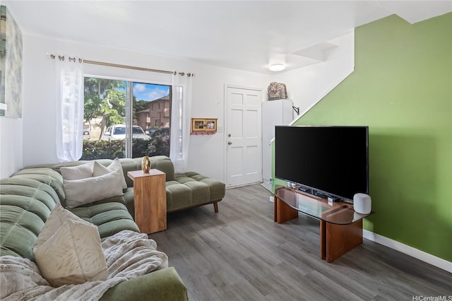 91-1163 Kamaaha Loop Unit 13C, Kapolei, HI 96707 - living room featuring baseboards and wood finished floors