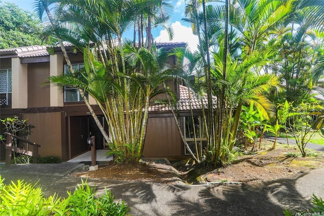 46-318 Haiku Rd Unit 70, Kaneohe, HI 96744 - exterior space featuring a tiled roof and stucco siding