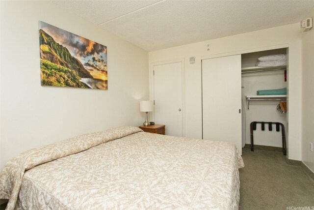 201 Ohua Ave Unit 3006, Honolulu, HI 96815 - carpeted bedroom featuring a closet and a textured ceiling