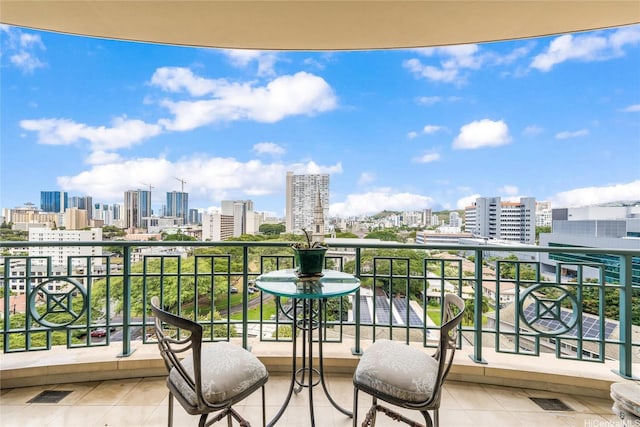 1740 S Beretania St Unit 9, Honolulu, HI 96826 - balcony with a skyline view