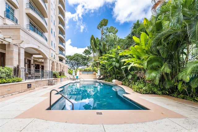 1740 S Beretania St Unit 9, Honolulu, HI 96826 - community pool featuring fence
