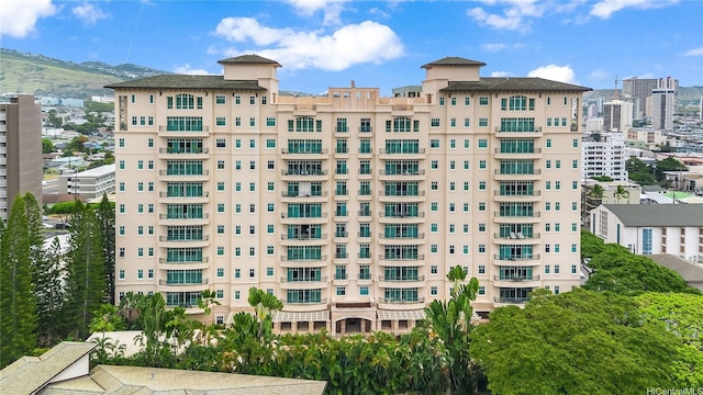 1740 S Beretania St Unit 9, Honolulu, HI 96826 - view of property with a mountain view
