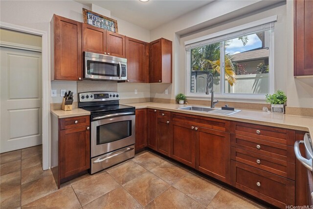 91-1154 Pekau St, Ewa Beach, HI 96706 - kitchen featuring appliances with stainless steel finishes, a sink, and light countertops
