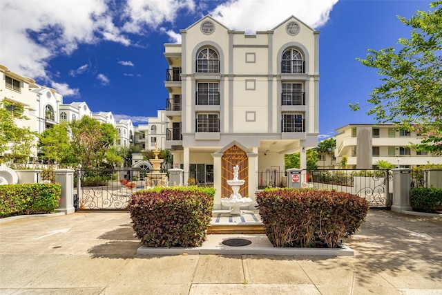 1433 Kewalo St Unit Ph12, Honolulu, HI 96822 - view of property with fence