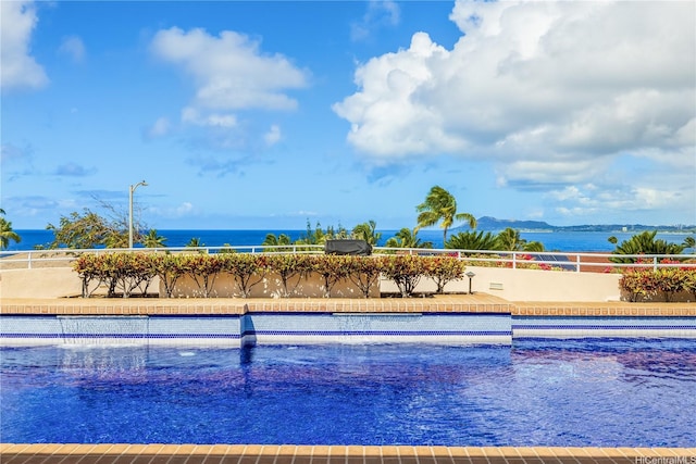 31 Poipu Dr, Honolulu, HI 96825 - pool featuring a fenced backyard
