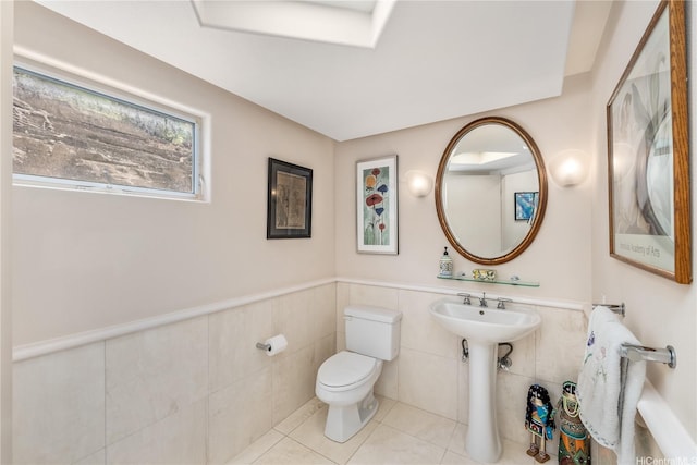 31 Poipu Dr, Honolulu, HI 96825 - bathroom featuring wainscoting, tile patterned floors, tile walls, and toilet