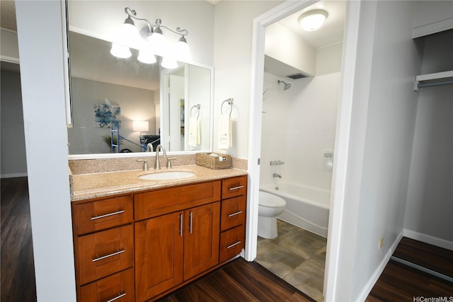 98-719 Iho Pl Unit 5/804, Aiea, HI 96701 - bathroom with vanity, shower / bath combination, and wood finished floors