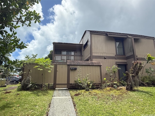 47-6541 Hui Kelu St Unit 7601, Kaneohe, HI 96744 - view of front of home featuring a front lawn and a balcony