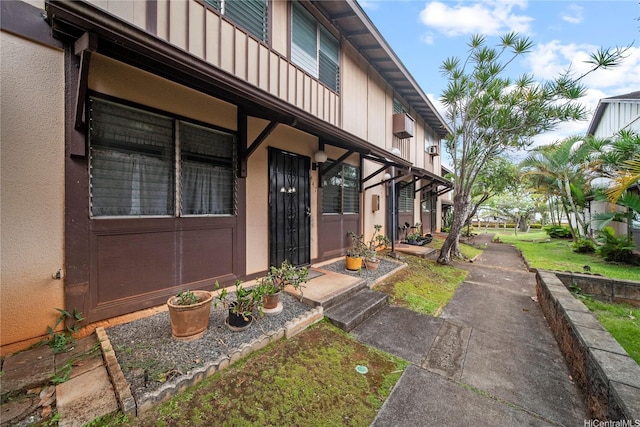 property entrance featuring stucco siding