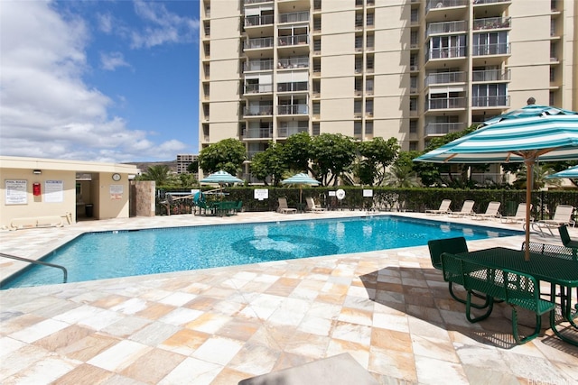 3161 Ala Ilima St Unit 1515, Honolulu, HI 96818 - community pool featuring fence and a patio area