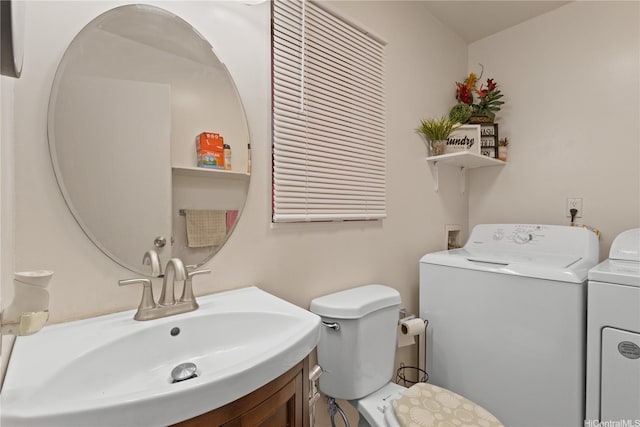 92-1327 Panana St Unit 49, Kapolei, HI 96707 - bathroom with washer and clothes dryer, toilet, and vanity