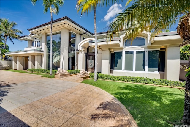 4504 Kahala Ave, Honolulu, HI 96816 - view of front facade with stucco siding, a front yard, and concrete driveway