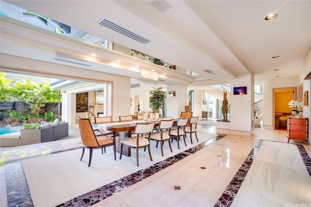 4504 Kahala Ave, Honolulu, HI 96816 - lobby featuring visible vents